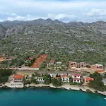 By The Sea Starigrad Paklenica 公寓
