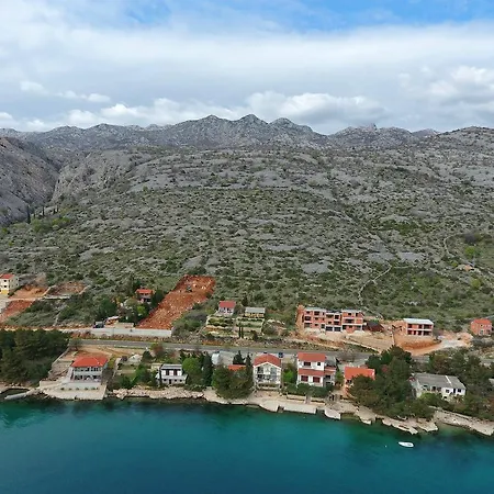 By The Sea Starigrad Paklenica * تريبانج كروشيتسا