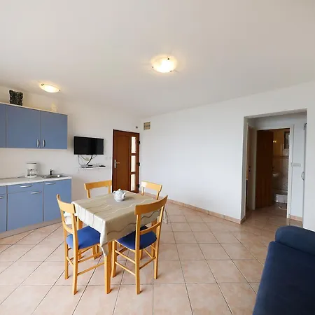 Apartment By The Sea Starigrad Paklenica *