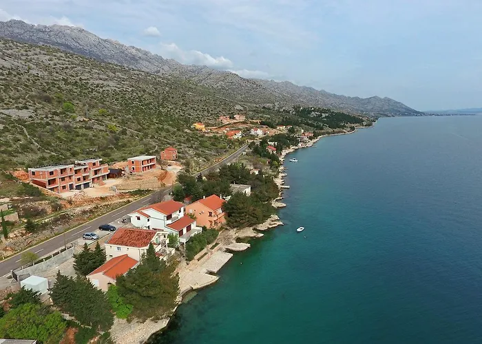 By The Sea Starigrad Paklenica *