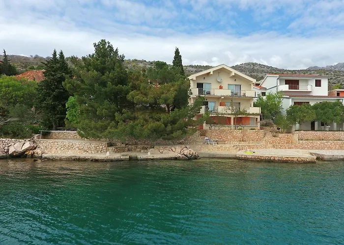 By The Sea Starigrad Paklenica 트리바느-크루슈치차